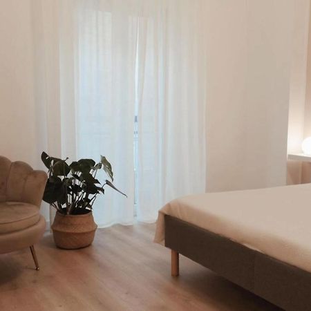 So Fine Petruzzelli Flat Apartment บารี ภายนอก รูปภาพ