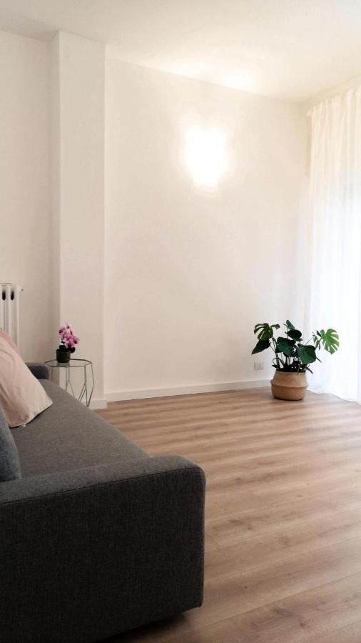 So Fine Petruzzelli Flat Apartment บารี ภายนอก รูปภาพ