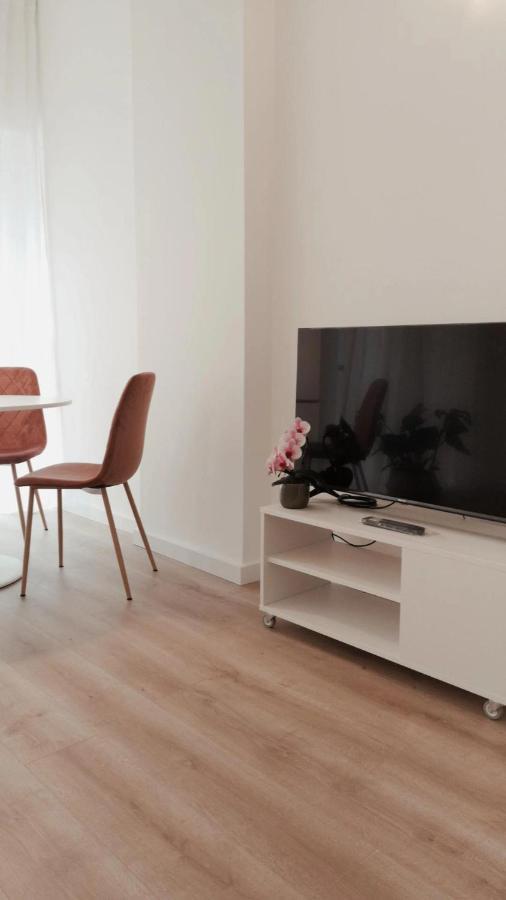 So Fine Petruzzelli Flat Apartment บารี ภายนอก รูปภาพ