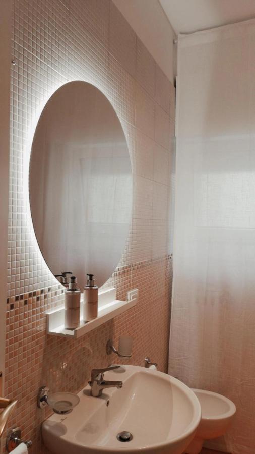 So Fine Petruzzelli Flat Apartment บารี ภายนอก รูปภาพ